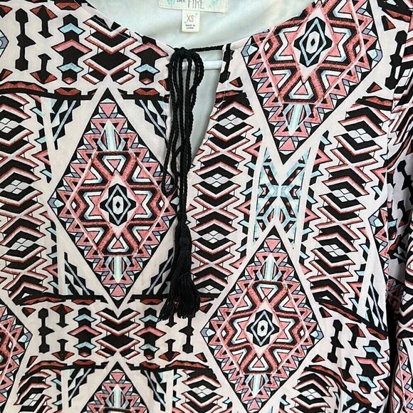 Love Fire Women's Multicolored Bell Sleeves Tie Front Geometric Size XS - Picture 4 of 4